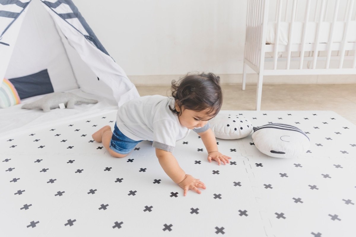 Kind And Me Scandinavian Black Cross Set in White Playmat (Set of 6) - CR-WH-GR