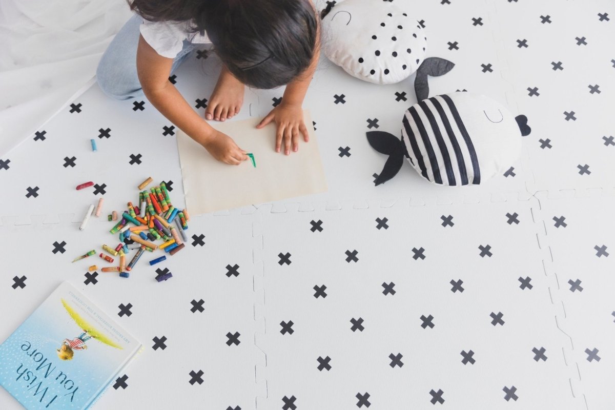 Kind And Me Scandinavian Black Cross Set in White Playmat (Set of 6) - CR-WH-GR