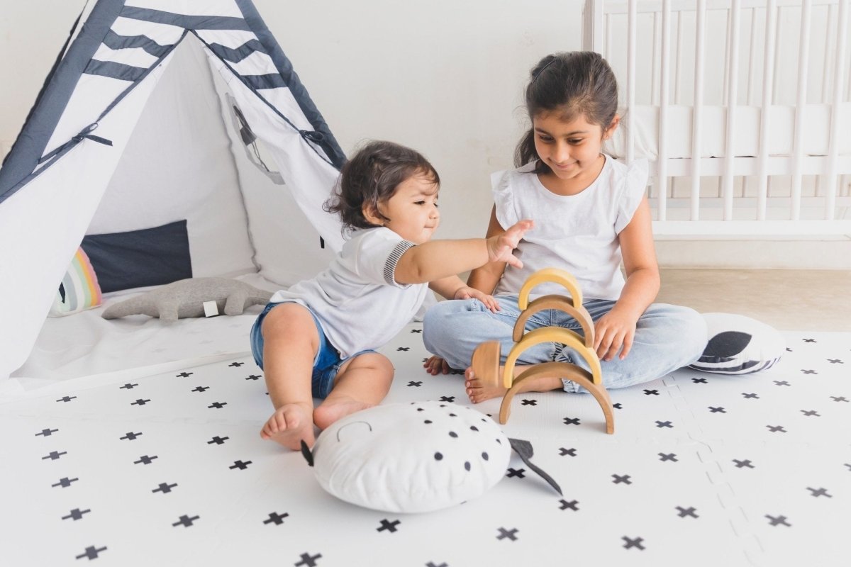 Kind And Me Scandinavian Black Cross Set in White Playmat (Set of 6) - CR-WH-GR