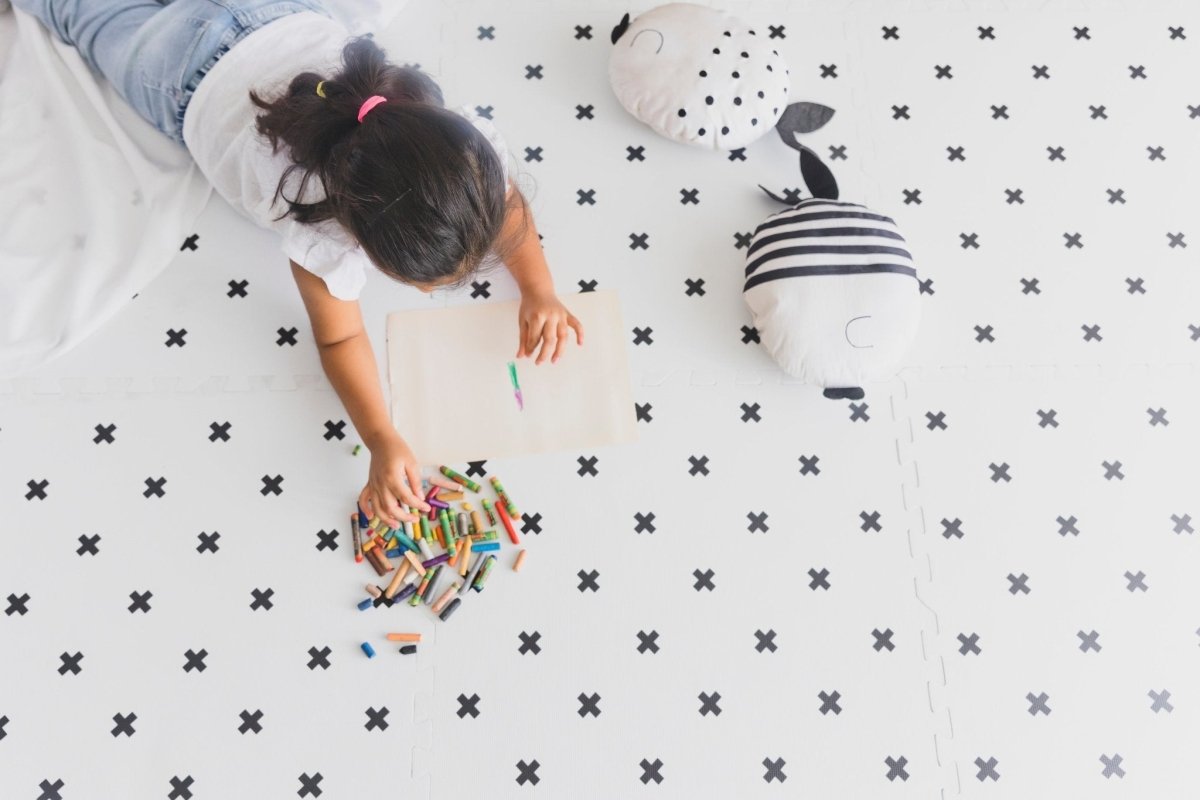 Kind And Me Scandinavian Black Cross Set in White Playmat (Set of 6) - CR-WH-GR
