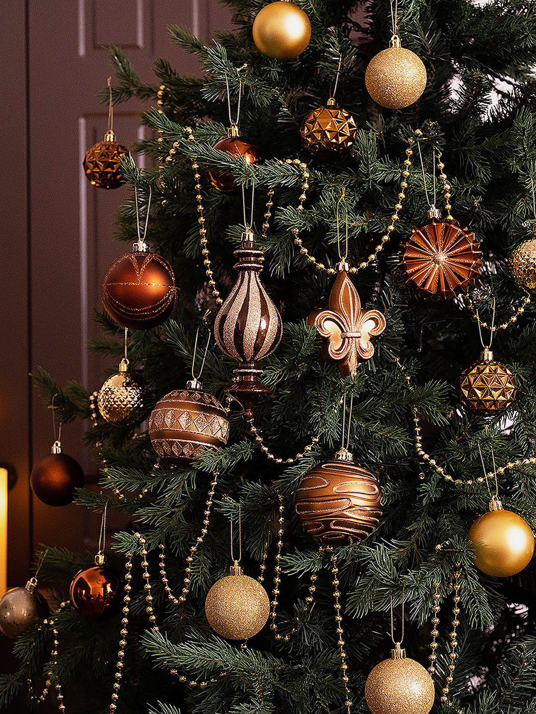 Little Surprise Box 60pcs Classic Christmas Balls tree hanging Xmas Decoration set.