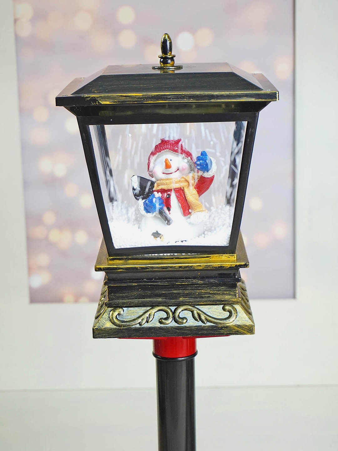 Little Surprise Box, 56 inches Christmas Theme Lamp Post and Snow Globe Christmas Décor