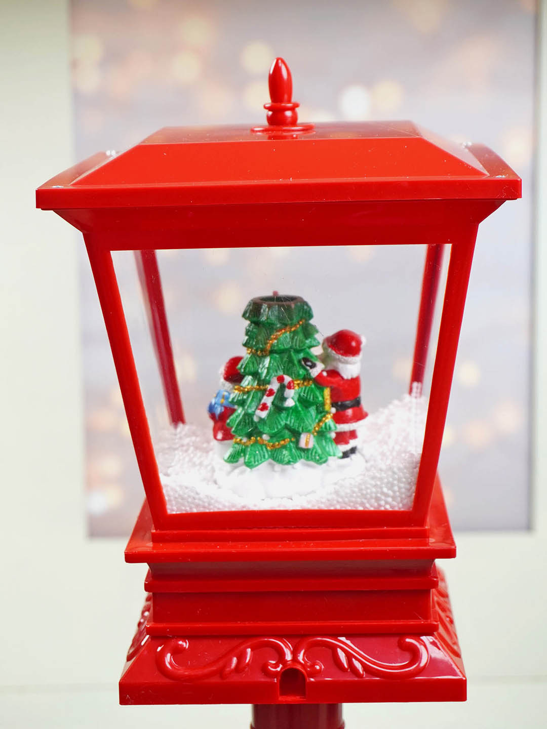 Little Surprise Box, 42 inches Christmassy Lamp Post and Snow Globe Christmas Décor