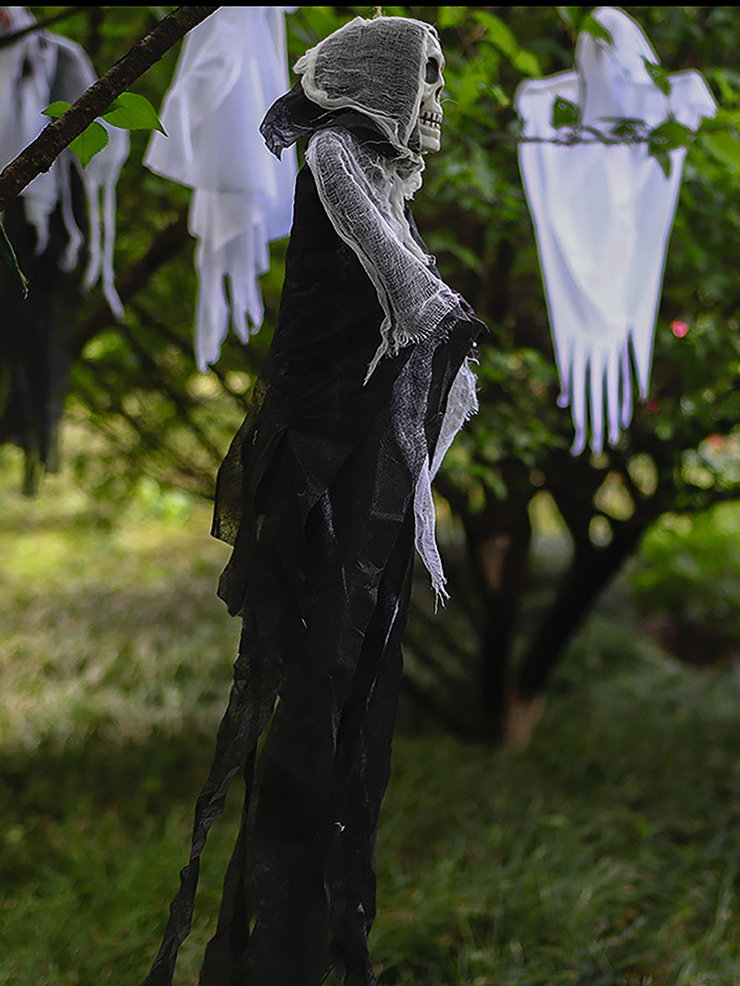 Long Hanging Monochrome Flying Ghost Home/Office/Table Halloween theme party Décor