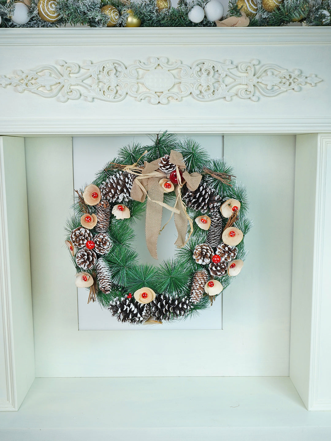 Little Surprise Box Bushy Frosty Christmas wreath & Christmas Décor