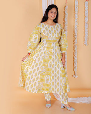 Madhupeela Floral Print Womens Panelled Anarkali Kurta Set - TWNWN-SC-MDP-M