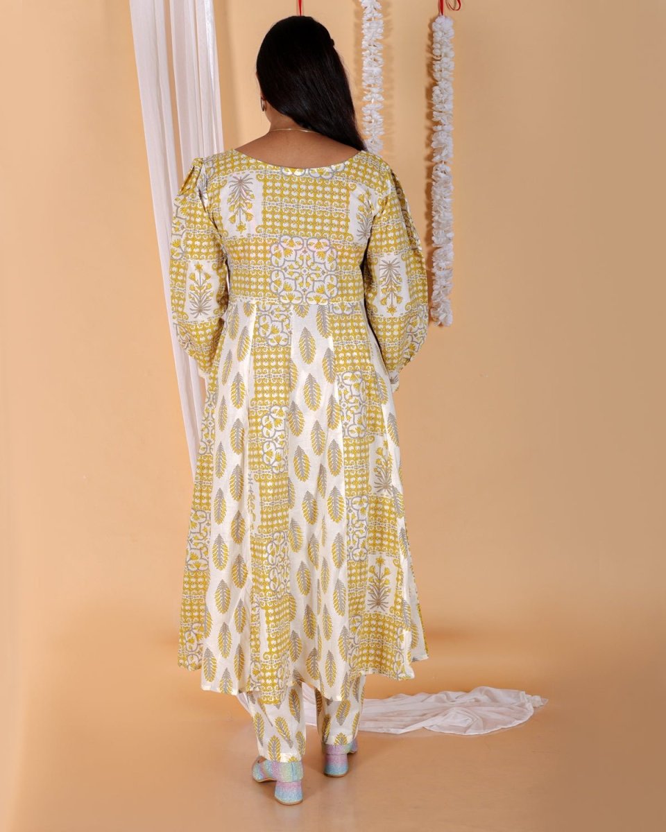 Madhupeela Floral Print Womens Panelled Anarkali Kurta Set - TWNWN-SC-MDP-M