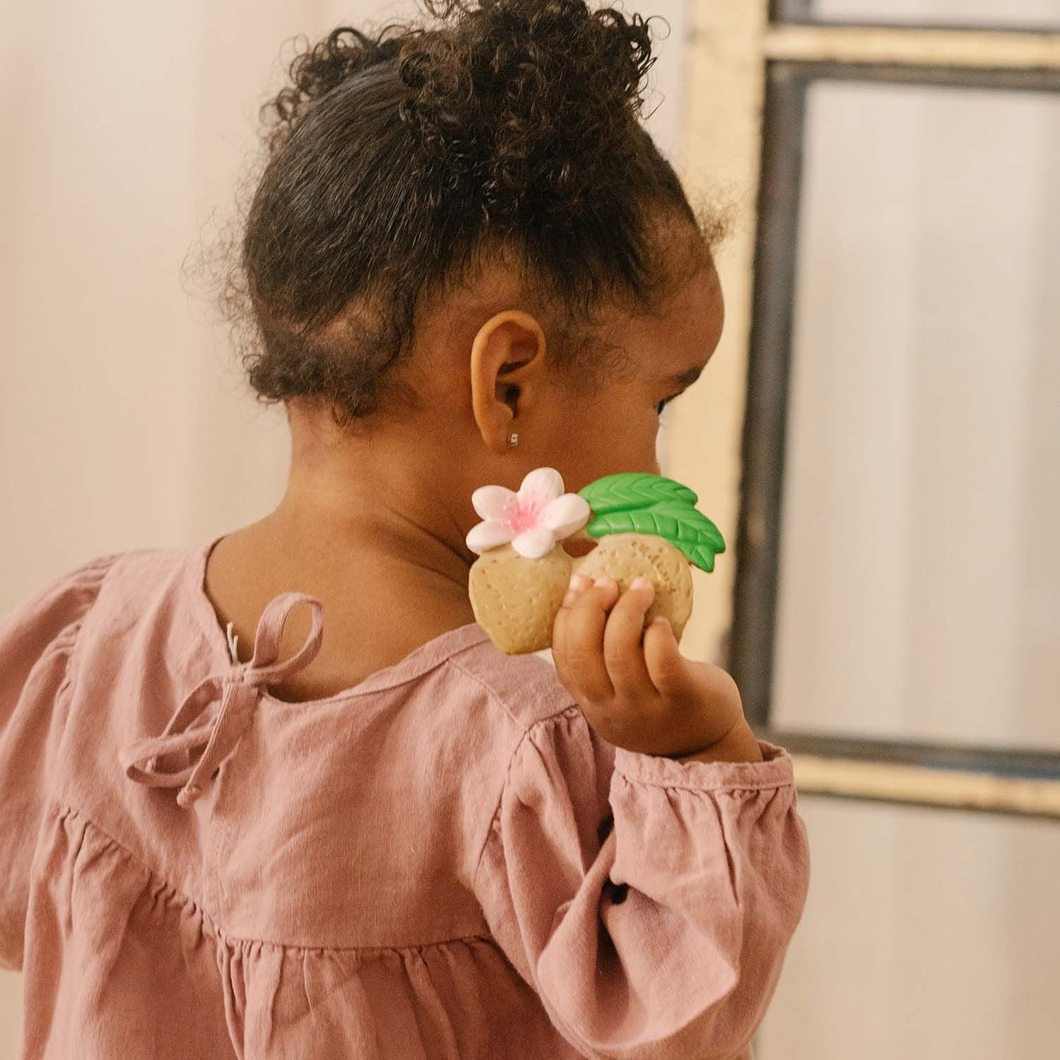 Oli & Carol Aly The Almond Natural Rubber Teether - L_ALMOND