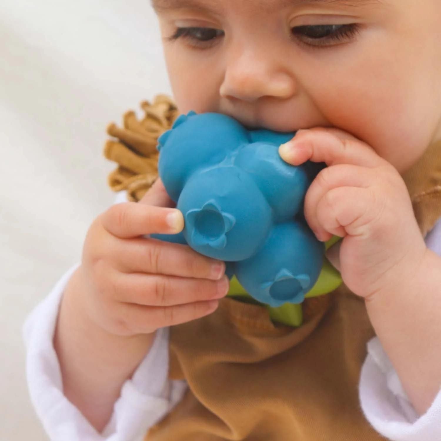 Oli & Carol Jerry The Blueberry Natural Rubber Teether - L_BLUEBERRY