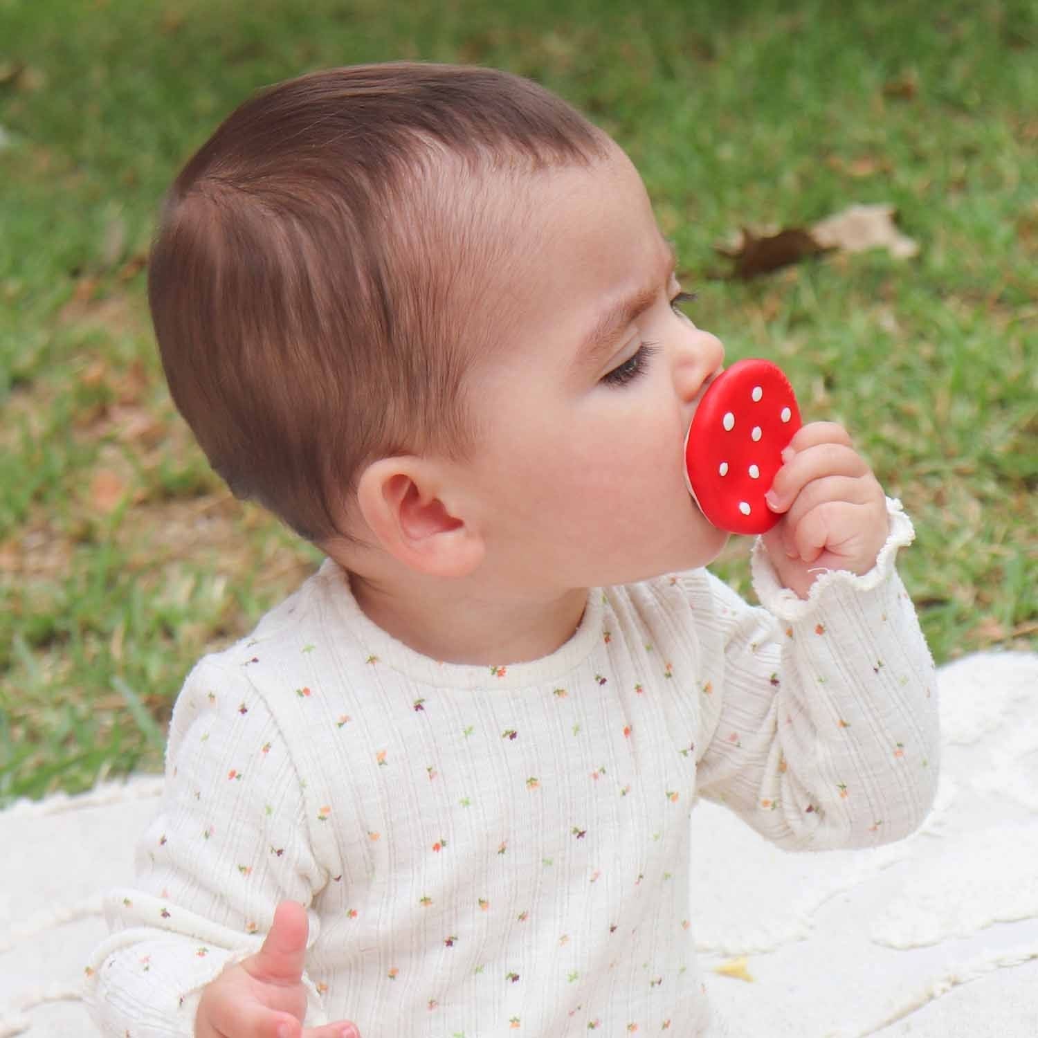 Oli & Carol Spot The Mushroom Natural Rubber Teether - L_CHEWY_MUSHROOM