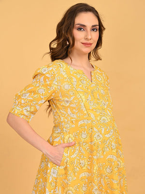 Close-up of yellow floral maternity kurta neckline with subtle V-notch detail.