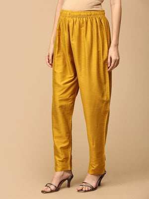 close up of trousers of Model wearing rang e kesar Silk maternity and nursing kurti set from the mom store posing sideways