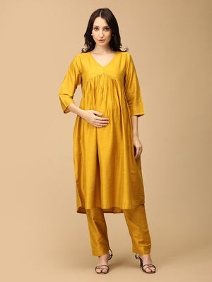 Model wearing rang e kesar Silk maternity and nursing kurti set from the mom store