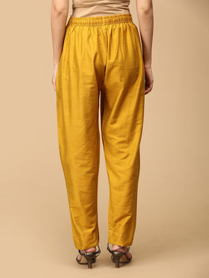 close up of trousers of Model wearing rang e kesar Silk maternity and nursing kurti set from the mom store posing backwards