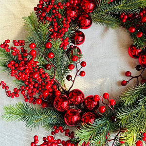 Red Berries & Balls Artifical Wreath for Wall,Door and Tree Décor - Little Surprise BoxRed Berries & Balls Artifical Wreath for Wall,Door and Tree Décor