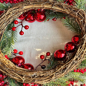 Red Berries & Balls Artifical Wreath for Wall,Door and Tree Décor - Little Surprise BoxRed Berries & Balls Artifical Wreath for Wall,Door and Tree Décor
