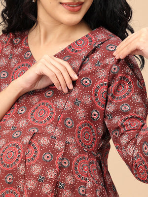 Close-up of Sienna Bloom nursing zip access on printed maternity kurta in red tones.