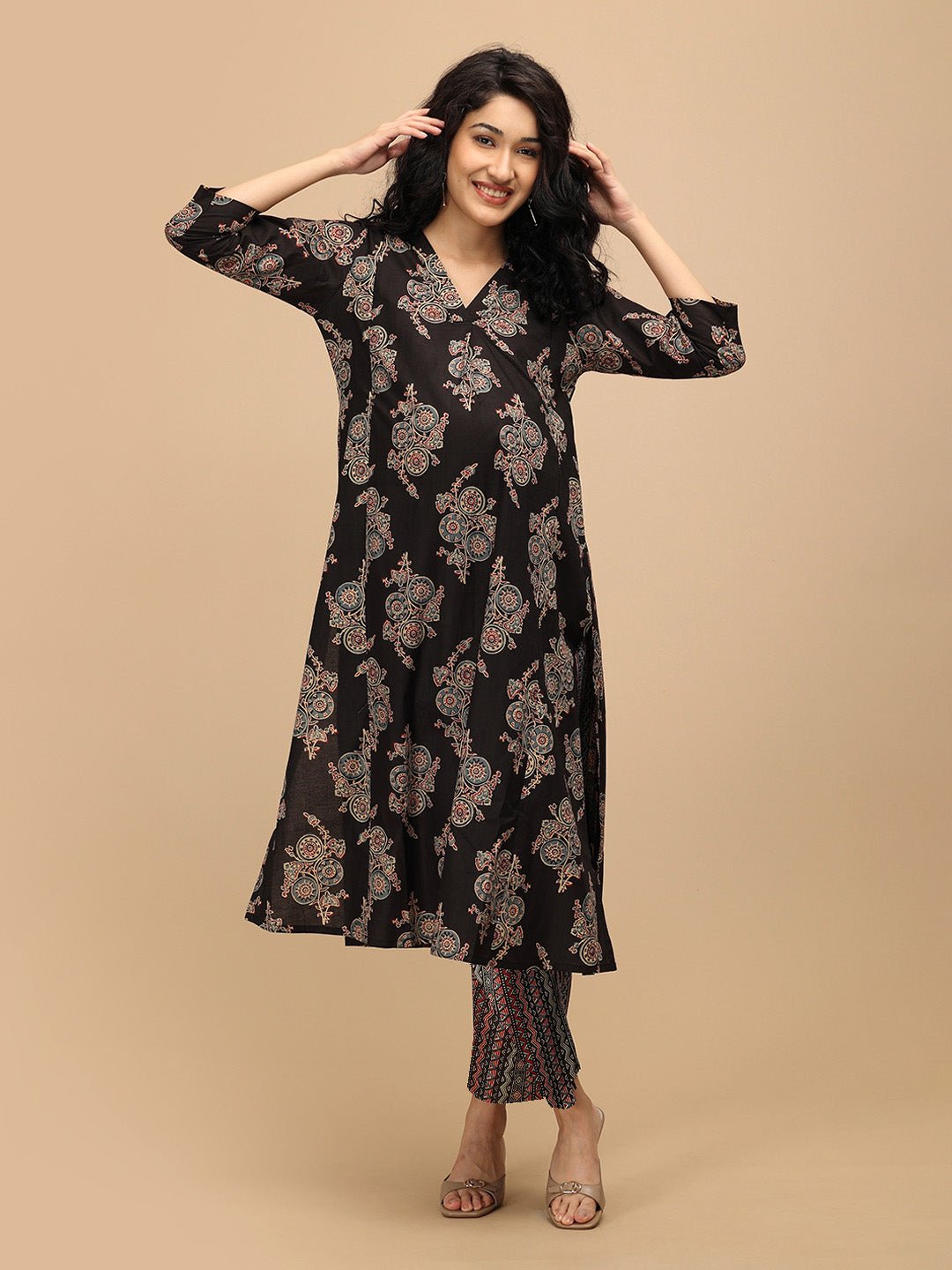 Siyah Maternity and Nursing Anarkali Kurta Set with black printed kurta and matching straight pants – front view.
