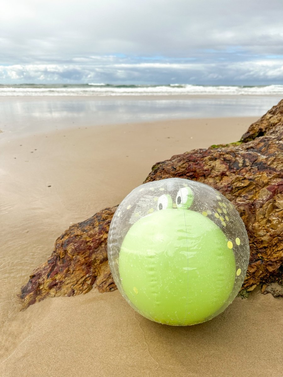SUNNYLiFE 3D Inflatable Beach Ball Cookie the Croc Light Khaki - S413DBBC