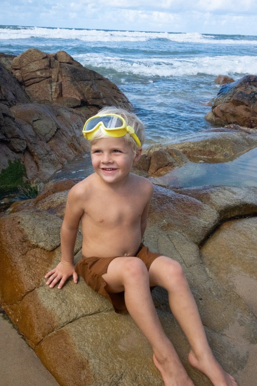 SUNNYLIFE Kids Swim Mask Salty the Shark Neon Yellow - S51KSMNY