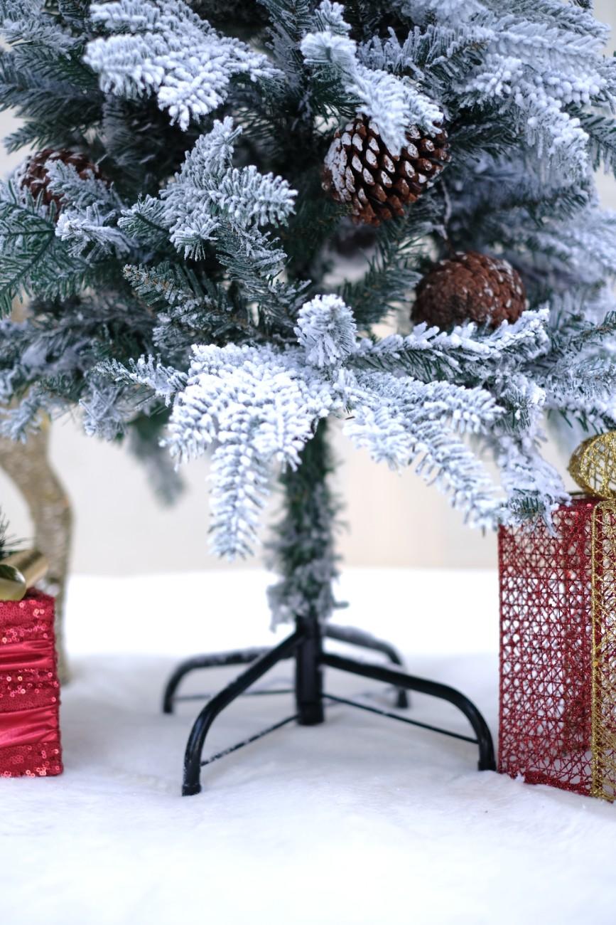 SWEN 4 feet EATON christmas tree with frosting and pine cones - Christmas Tree