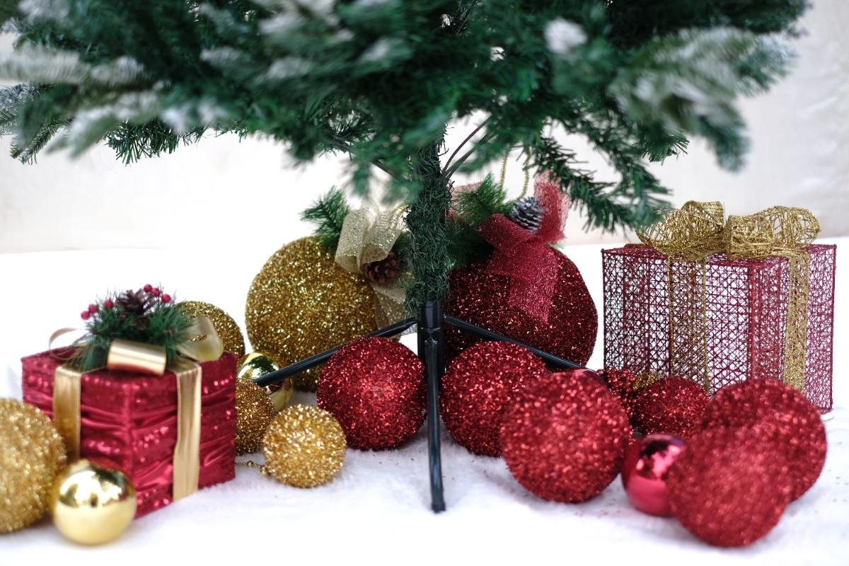 SWEN 6 feet NORTHLIGHT flocked christmas tree pinecones and cherries - Christmas Tree