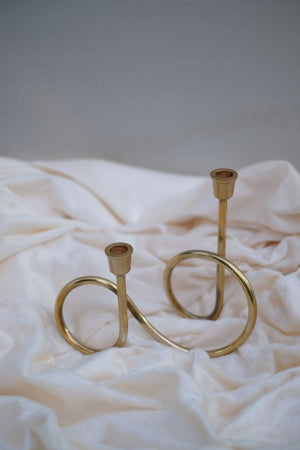 Swen BOAIN, modern brass infinity loop cndlestick holder by SWEN - Candle holder