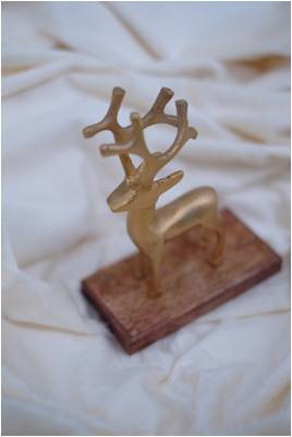 SWEN COMET Metal Table Top Reindeer With Wooden Base - Baby & Kids Furniture