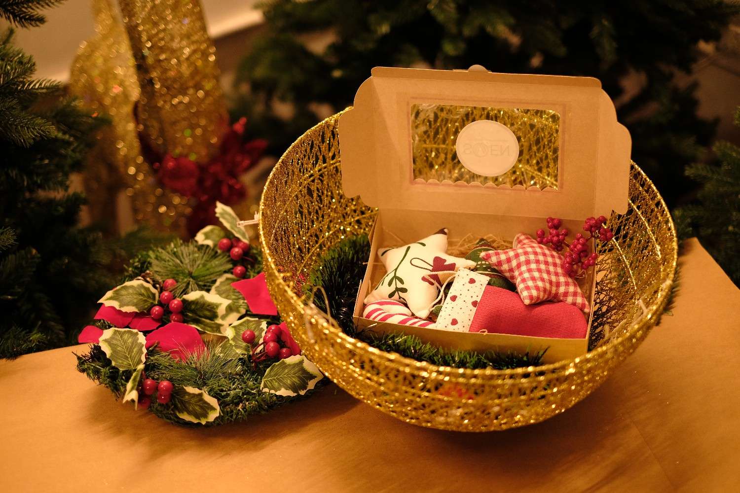 Swen JONAS, Pack of 5 assorted 3D fabric christmas tree hangings by SWEN - Tree ornament