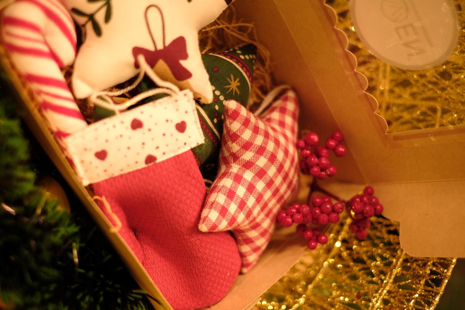 Swen JONAS, Pack of 5 assorted 3D fabric christmas tree hangings by SWEN - Tree ornament