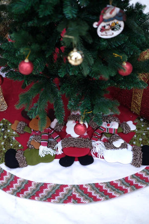 Swen SMITTEN, the enchanting Whimsical Winter Friends Appliquéd Christmas Tree Skirt - Christmas Decor