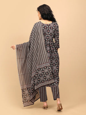 Back view of The Ajrakh Edit maternity and nursing kurta set with printed dupatta draped over the shoulder.