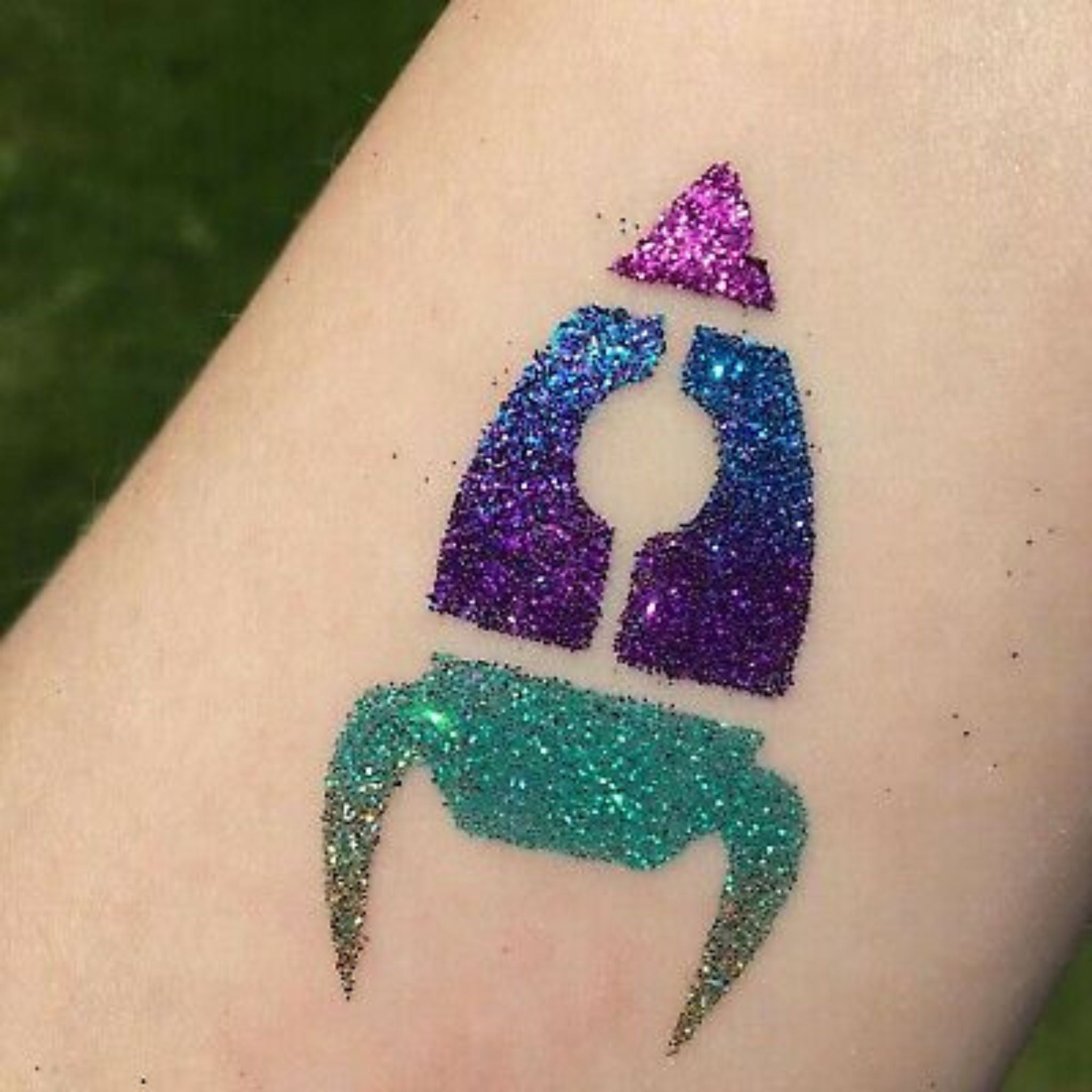 TWOO Shimmer & Stencils - Rainbow Queen - 