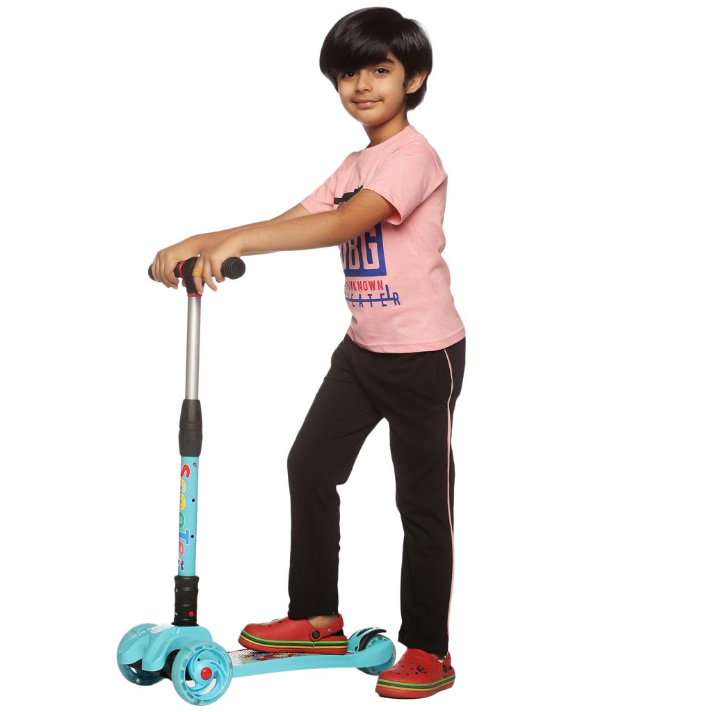 HAPPY BEAR - Kick Scooter with Adjustable Handlebar, LED PU Wheels with Brake