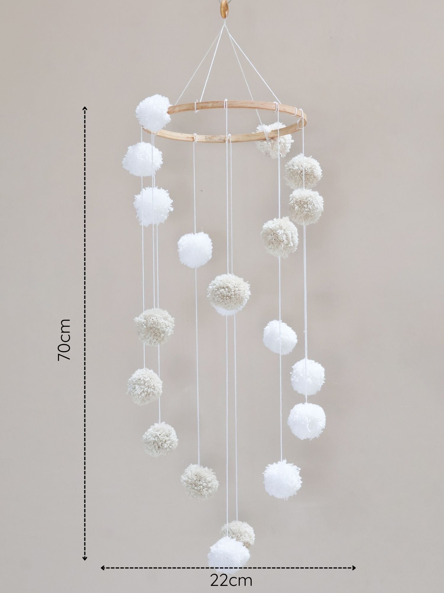 W&R DreamyPoms Cot Mobile